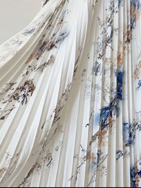 Floral Pattern Printed Pleated Lantern Sleeve Crossover-Neck Dress - Picture 4 of 4